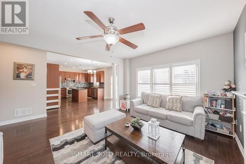 204 Bayberry Street, Whitchurch-Stouffville, ON - Indoor Photo Showing Living Room