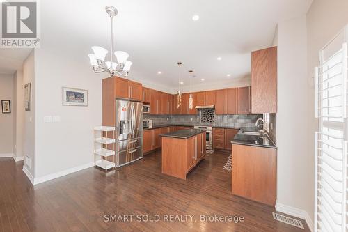 204 Bayberry Street, Whitchurch-Stouffville, ON - Indoor Photo Showing Kitchen