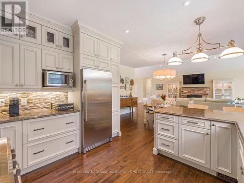 373 Creek View Road, Kawartha Lakes, ON - Indoor Photo Showing Kitchen With Stainless Steel Kitchen With Upgraded Kitchen