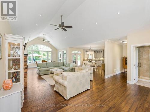 373 Creek View Road, Kawartha Lakes, ON - Indoor Photo Showing Living Room