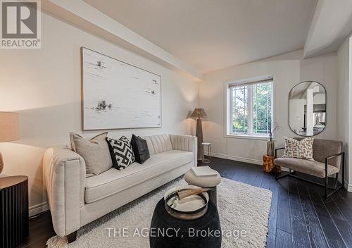 20 - 6 Chestnut Drive, Grimsby, ON - Indoor Photo Showing Living Room