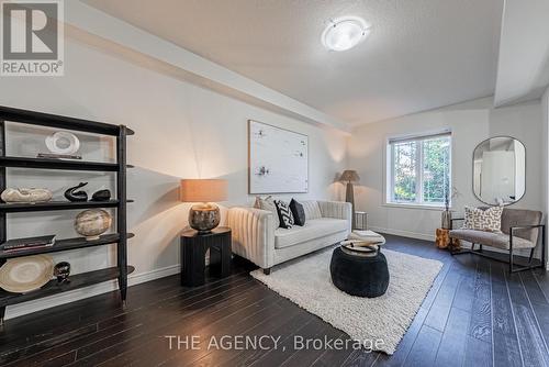 20 - 6 Chestnut Drive, Grimsby, ON - Indoor Photo Showing Living Room