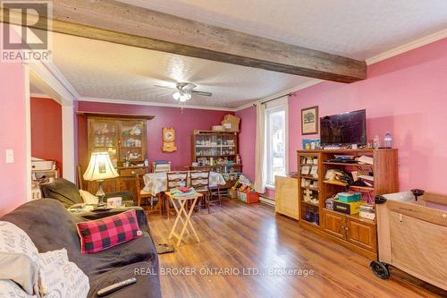 410 Queen Street S, Minto, ON - Indoor Photo Showing Living Room