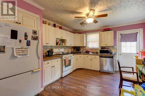 410 Queen Street S, Minto, ON - Indoor Photo Showing Kitchen