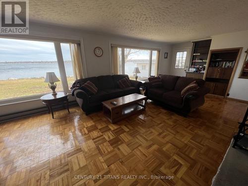 21 Glassford Road, Kawartha Lakes, ON - Indoor Photo Showing Living Room