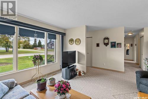 118 2Nd Street W, Shellbrook, SK - Indoor Photo Showing Living Room