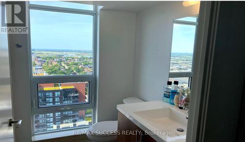 2304 - 830 Lawrence Avenue W, Toronto, ON - Indoor Photo Showing Bathroom