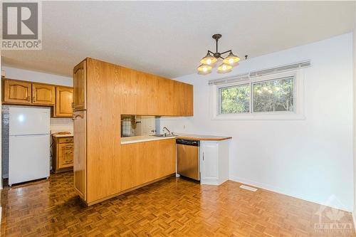 1 Attwood Crescent, Ottawa, ON - Indoor Photo Showing Kitchen