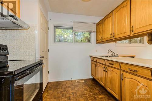 1 Attwood Crescent, Ottawa, ON - Indoor Photo Showing Kitchen