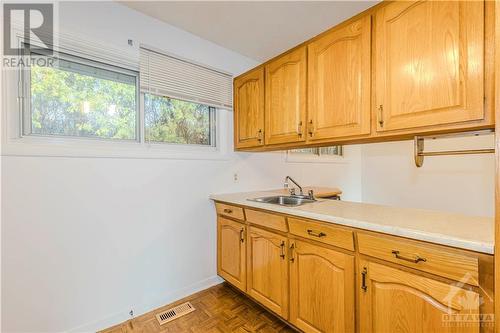 1 Attwood Crescent, Ottawa, ON - Indoor Photo Showing Kitchen