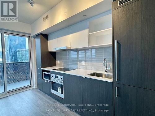 2811 - 138 Downes Street, Toronto, ON - Indoor Photo Showing Kitchen With Upgraded Kitchen