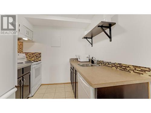 2030 Panorama  Drive Unit# 530, Panorama, BC - Indoor Photo Showing Kitchen