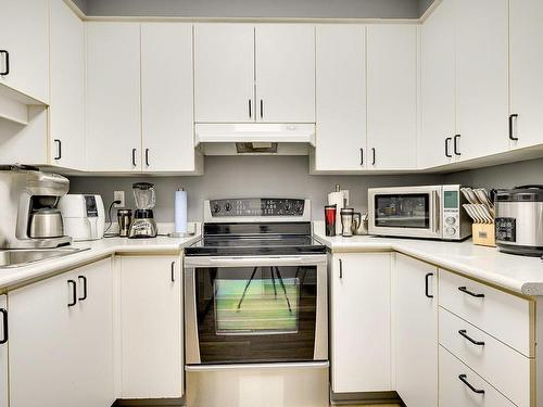 Kitchen - 204-305 Rue Laviolette, Saint-Jérôme, QC - Indoor Photo Showing Kitchen