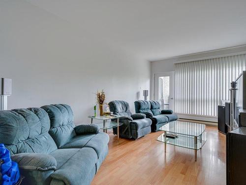 Living room - 204-305 Rue Laviolette, Saint-Jérôme, QC - Indoor Photo Showing Living Room