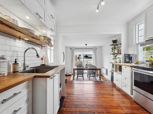 Cuisine - 105  - 107 Rue St-Louis, Sainte-Thérèse, QC - Indoor Photo Showing Kitchen With Upgraded Kitchen