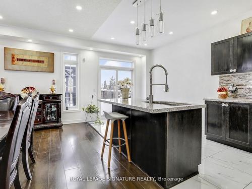 340 Col Phillips Dr, Shelburne, ON - Indoor Photo Showing Kitchen With Upgraded Kitchen