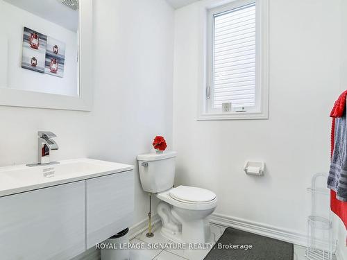 340 Col Phillips Dr, Shelburne, ON - Indoor Photo Showing Bathroom