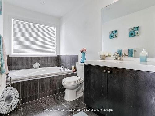 340 Col Phillips Dr, Shelburne, ON - Indoor Photo Showing Bathroom