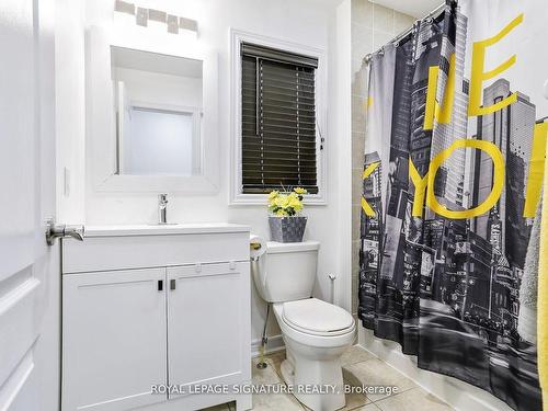 340 Col Phillips Dr, Shelburne, ON - Indoor Photo Showing Bathroom