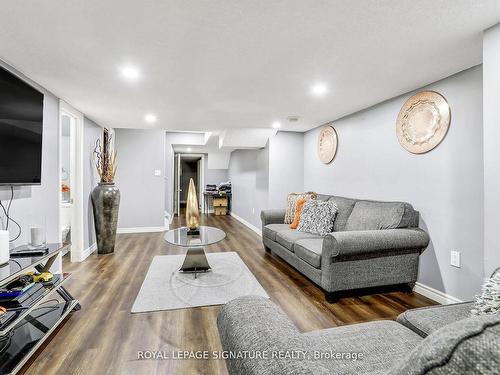 340 Col Phillips Dr, Shelburne, ON - Indoor Photo Showing Living Room