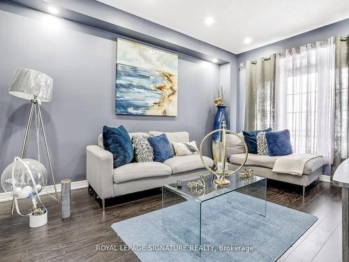 340 Col Phillips Dr, Shelburne, ON - Indoor Photo Showing Living Room