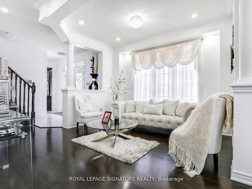 340 Col Phillips Dr, Shelburne, ON - Indoor Photo Showing Living Room