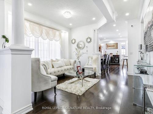 340 Col Phillips Dr, Shelburne, ON - Indoor Photo Showing Living Room