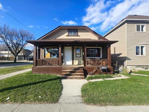 525 Redwood Avenue, Winnipeg, MB - Outdoor With Deck Patio Veranda With Facade