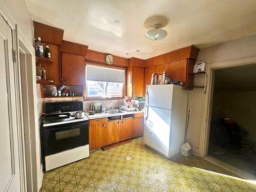 525 Redwood Avenue, Winnipeg, MB - Indoor Photo Showing Kitchen