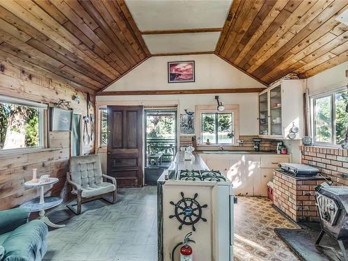 3092 Bay Rd, Qualicum Beach, BC 