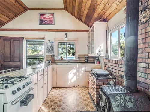 3092 Bay Rd, Qualicum Beach, BC 