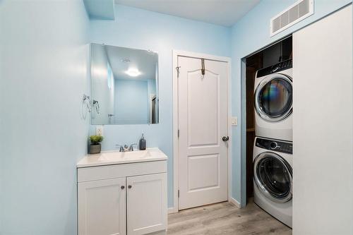 106 Clayton Drive, Winnipeg, MB - Indoor Photo Showing Laundry Room