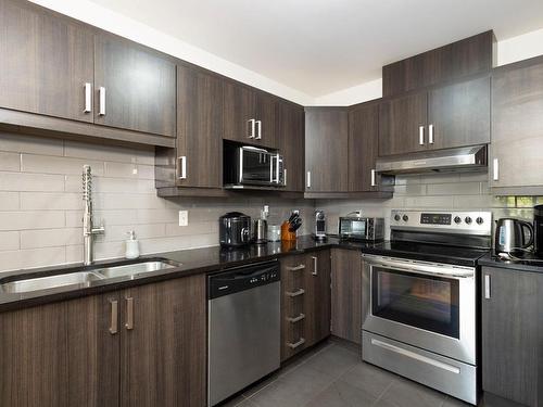 Kitchen - 211-8960 Boul. St-Michel, Montréal (Villeray/Saint-Michel/Parc-Extension), QC - Indoor Photo Showing Kitchen With Double Sink