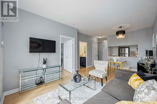 Ph40 - 18 Mondeo Drive, Toronto, ON - Indoor Photo Showing Living Room