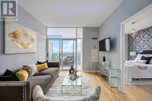 Ph40 - 18 Mondeo Drive, Toronto, ON - Indoor Photo Showing Living Room