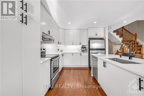 960 Linaria Walk, Ottawa, ON - Indoor Photo Showing Kitchen With Stainless Steel Kitchen With Upgraded Kitchen