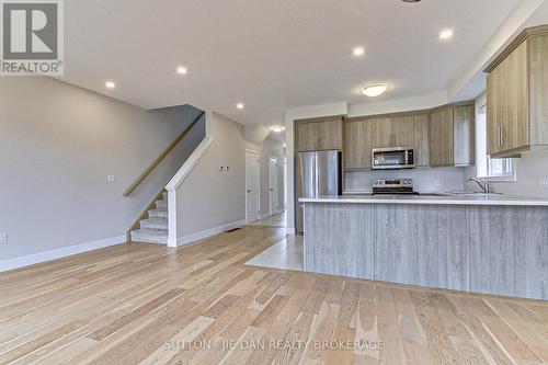 350 Edgevalley Road, London, ON - Indoor Photo Showing Kitchen