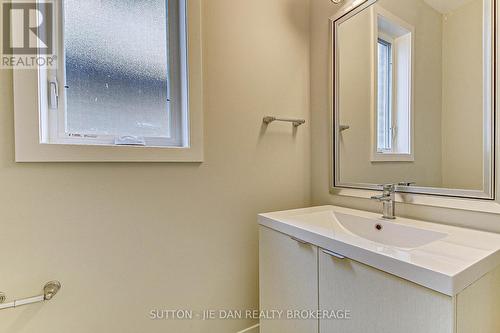 350 Edgevalley Road, London, ON - Indoor Photo Showing Bathroom