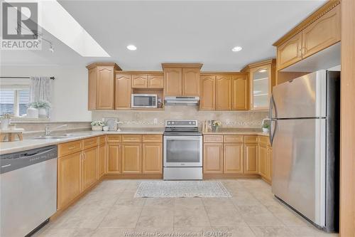 361 White Crescent, Amherstburg, ON - Indoor Photo Showing Kitchen