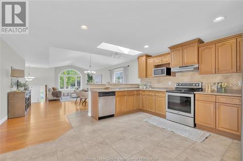 361 White Crescent, Amherstburg, ON - Indoor Photo Showing Kitchen