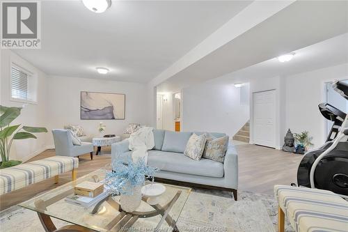 361 White Crescent, Amherstburg, ON - Indoor Photo Showing Living Room