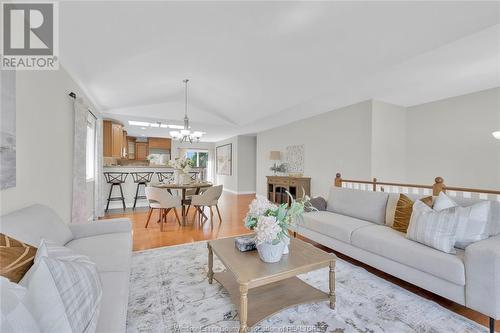 361 White Crescent, Amherstburg, ON - Indoor Photo Showing Living Room