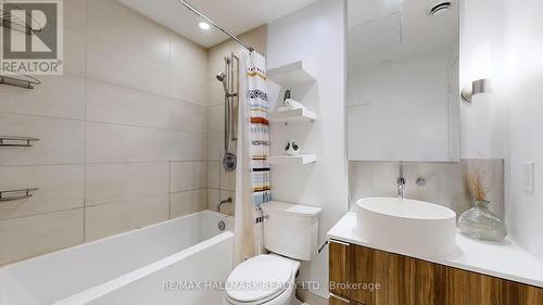 2705 - 185 Roehampton Avenue, Toronto, ON - Indoor Photo Showing Bathroom