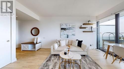 2705 - 185 Roehampton Avenue, Toronto, ON - Indoor Photo Showing Living Room