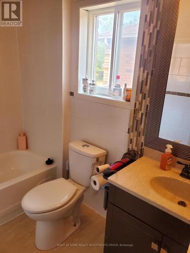 74 Clute Crescent, Barrie, ON - Indoor Photo Showing Bathroom