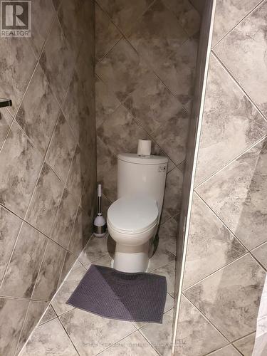 74 Clute Crescent, Barrie, ON - Indoor Photo Showing Bathroom