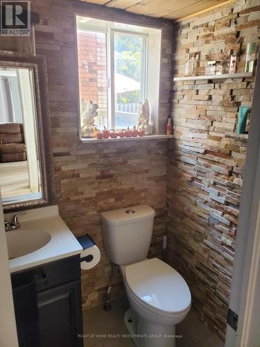 74 Clute Crescent, Barrie, ON - Indoor Photo Showing Bathroom