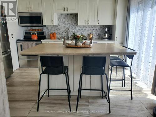 74 Clute Crescent, Barrie, ON - Indoor Photo Showing Kitchen