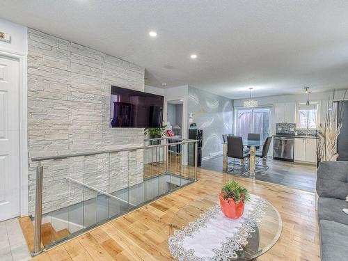 Vue d'ensemble - 1062 17E Avenue, Laval (Fabreville), QC - Indoor Photo Showing Living Room