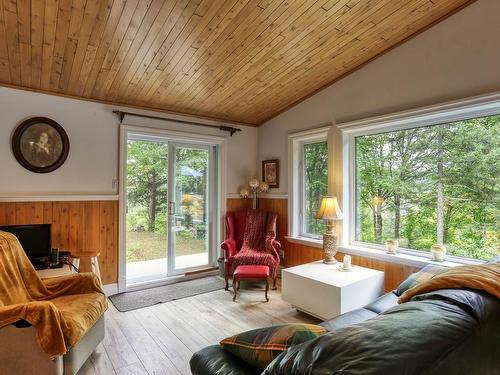 Salon - 61 Ch. De La Ferme, Trois-Rives, QC - Indoor Photo Showing Living Room